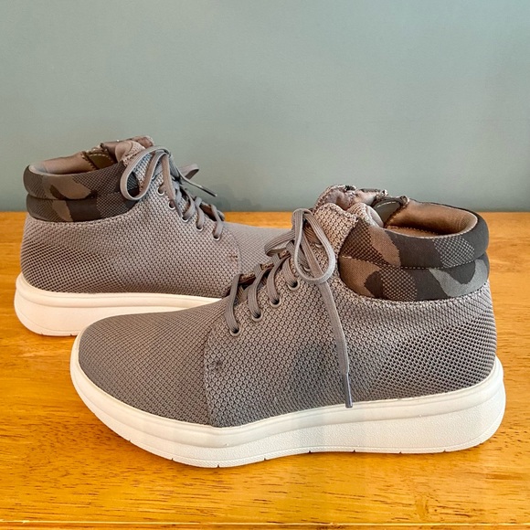 CLOUDSTEPPERS by Clarks
Washable Knit Boots - Ezera
Tie / Women’s size 7 - Picture 8 of 12